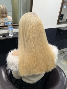 イリ 梅田(ili) 抜きっぱなしブロンド