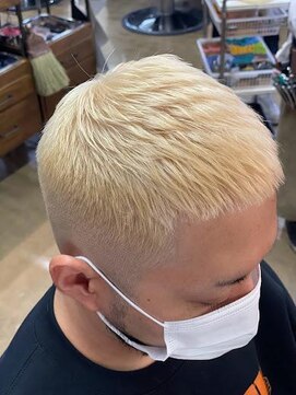 ワンワンオー バーバーショップ 博多店(@110 BARBER SHOP) ハイライトカラー＋フェード