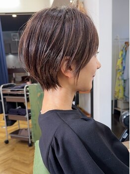ハロー(...Hello)の写真/お洒落しながら白髪を楽しむ、活かせる"白髪ぼかし"が大人気☆艶感×上品な仕上がりに感動の声多数＊