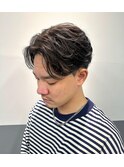 フェザーパーマ刈り上げセンタパートフェザーショート毛流れヘア