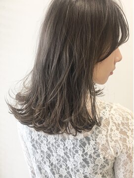 キアラ(Kchiara) 大人女性に人気グレージュカラー