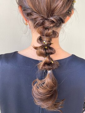 ホワイトルーム(White Room) 金箔 × 編みおろしヘア