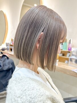 ヒビヲ(HIBIO) ショートボブハイトーンカラータッセルボブミルクティーピンク