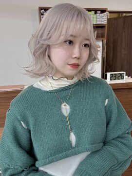 リヴ ウメダ(LIV umeda) ホワイトベージュ/ケアブリーチ/トリプルカラー【梅田】