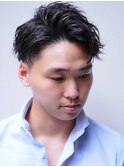 スーツ短髪ツーブロック束感モテる黒髪シークレットパーマ流行