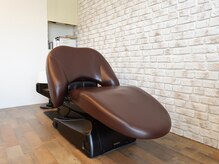 アトリエ パージュ(L'atelier Page)の雰囲気(フルフラットシャンプー台で寛ぎのシャンプータイムを♪)