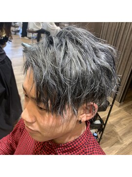 ヘアーアンドリラックス 十日市場店(hair & relax y-21) センターパートグレー