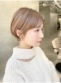 大人ショートボブミルクティーベージュマッシュショート前髪あり