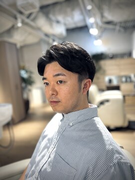 ウノプリールヴァモス(unopulir Vamos) ビジネスマンに◎ツーブロックセンターパートショート