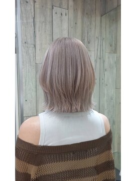 トムキャット(TOM CAT) パールグレージュ×レイヤーボブ