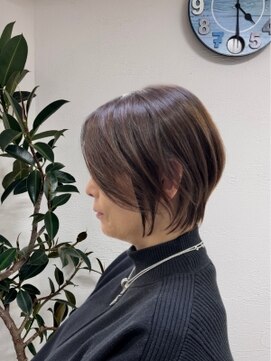 アッシュ 八王子みなみ野店(Ash) 【似合わせショート×白髪ぼかしカラー】