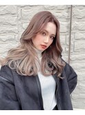 センターパート×ハイトーンベージュ