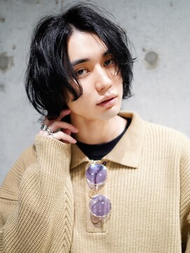 ライラ(Lyla) 男の色香漂う　黒髪ボブウルフ