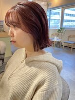 ユヌ(Une)&nbsp;外ハネミディアム　ピンクカラー