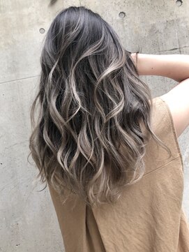 メリー(merry craftsman's factory) 外国人風バレイヤージュ、ハイライトカラー、シャドールーツ