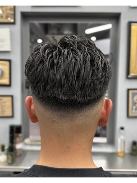 アイコン ブルー メンズ(I-CON #blue MEN'S) サイドパート×スキンフェード【池袋フェード】