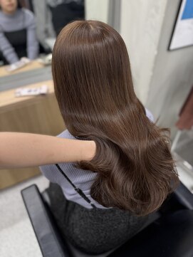 ペレ 渋谷(PELE) 黒髪/クラゲヘアー/オリーブグレー/小顔/ココアベージュ/渋谷