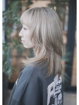 美容室 ウェル(Well) 赤みを抑えた“透明感ベージュ”のダブルカラー