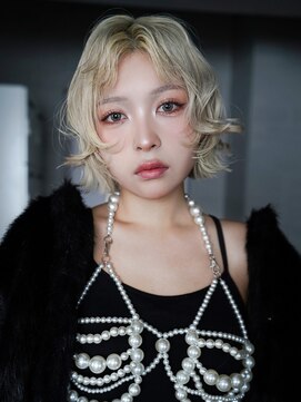 アルバム 渋谷パルコ(ALBUM) ブロンド顔周りレイヤーショートミディアムブリーチ_F31185