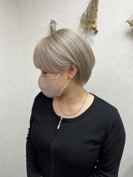 リングバイモアムー(Ring by Moremuu) ショートカット　ホワイトカラー