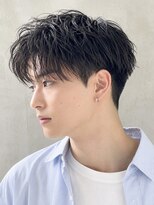 フレイムスヒュー 高崎店(FRAMES HUE)&nbsp;黒髪ナチュラルツイストツーブロックセンターパート