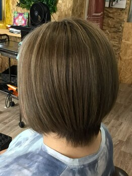 アロハ ヘアデザイナーズ(Aloha HAIRDESIGNERS)の写真/気になる白髪もオシャレにカバー☆ハイライトや部分染めで、お悩みを解決しながら理想の髪色を叶えます♪