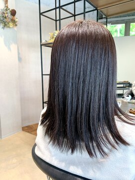 ユリイカビヨウシツ ミディアムストレート