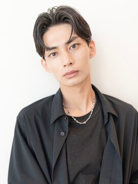 イオ 本厚木(io) アッシュブラックセンターパート束感コンマヘアハイライト