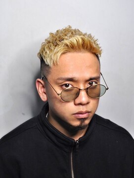 ヒロ銀座 バーバーショップ 札幌本店(HIRO GINZA BARBER SHOP) メンズショートビジネスツーブロックセンターパートフェード