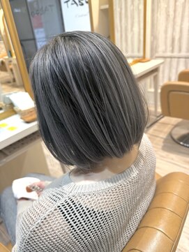 タブーセントラル(TABOO Central) シルバーグレージュ