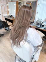 ネオリーブ チロル 横浜西口店(Neolive CiroL.)&nbsp;白髪ぼかしハイライト/ロングヘア/ミルクティーベージュ【横浜】