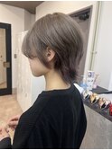 グレージュウルフケアブリーチ丸みショートボブレイヤーカット