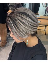 サロウィン 下北沢(SALOWIN) ホワイトベージュのシャドールーツ