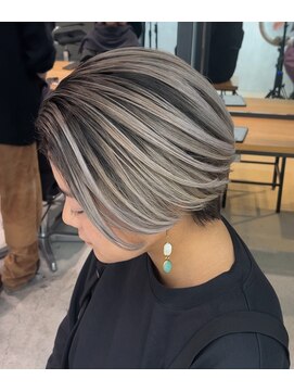 サロウィン 下北沢(SALOWIN) ホワイトベージュのシャドールーツ