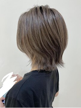 ブラット(Brat) 肩上ウルフレイヤー★アッシュシルバー