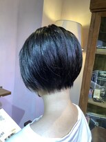 美容室 フィックス 2回り小さく見えるショート