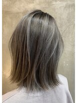 ノエル ヘアー アトリエ(Noele hair atelier) 切りっぱなしロブ×シルバーグレー