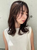 アトリエ フェム(atelier.fem) ツヤ×透け感アッシュブラウン×ミディウェーブ