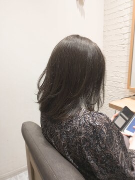 カダン(Kadan) ミディアム×グレージュカラー/20代30代40代