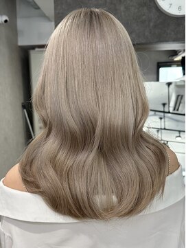 ロウル 渋谷(LOWRL) ホワイトグレージュ/シルバーカラー/ケアブリーチ