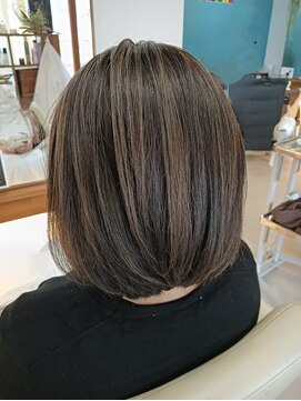 アフィーノ(affino) くぐれる長さのボブ