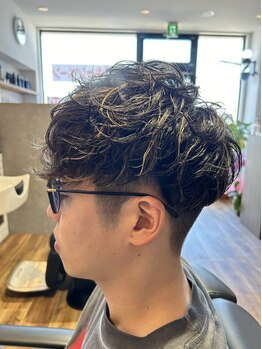 リファイン(Refine)の写真/周りとはひと味違う個性を活かしたこなれ感のあるパーマでイメチェン★出会ったことのない自分に出逢える!