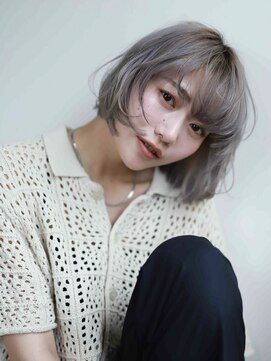 髪質改善で艶を纏う大人の透明感グレージュ丸みショートボブ