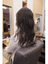 メク(meku)&nbsp;ロングのゆったりパーマ