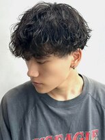 セプト 博多(SEPT.)&nbsp;波巻きパーマ ツーブロックマッシュ 黒髪ショート 20代