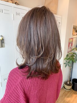 シファ(sifa) ツヤ髪×アッシュベージュ