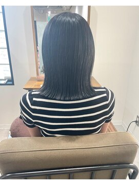 キュエム(Cuem) 【Cuem菅原】パツッとミディアムボブブルーブラック