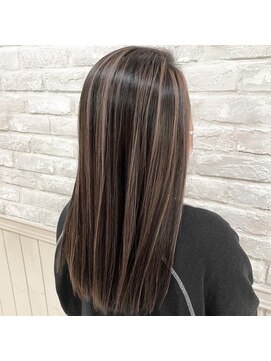 ルッソリベラ 池袋(Lusso libera) サラ艶ストレート×ハイライト/30代40代50代