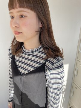 ヌール(Nuru) ワイドバング×コテ巻きスタイル