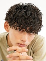原宿センターパートウルフカットシャドウパーマゆるめ黒髪 20代
